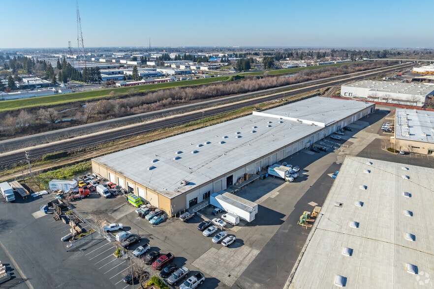 More Photos Of 4391 Pell Dr, Sacramento Warehouse For Lease