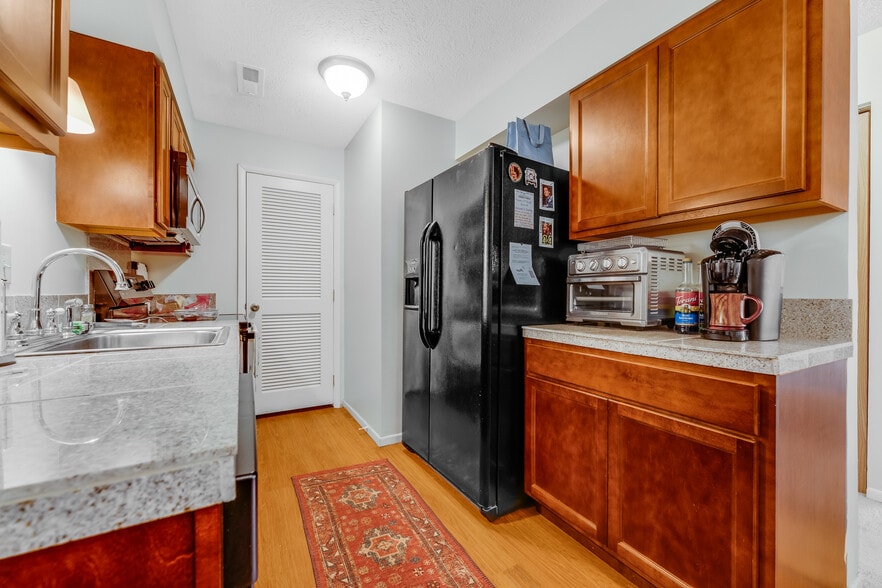 More Photos Of 940 Stewart St, Morgantown Apartments For Sale