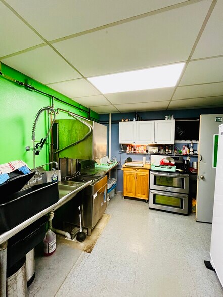 More Photos Of 300 Lincoln Ave, Volin Specialty For Sale