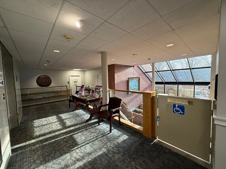 More Photos Of 76 Summer St, Fitchburg Office For Sale