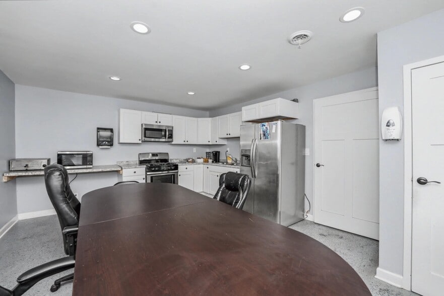 More Photos Of 5515 W Florist Ave, Milwaukee Warehouse For Sale