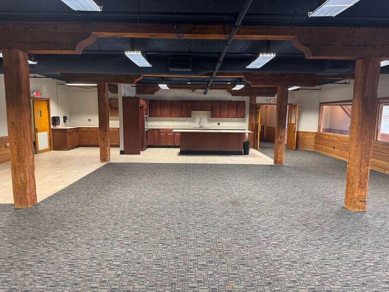 More Photos Of 712 Riverfront Dr, Sheboygan Office For Lease