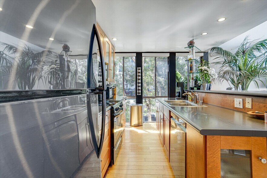 More Photos Of 14 Mast, Marina Del Rey Apartments For Sale