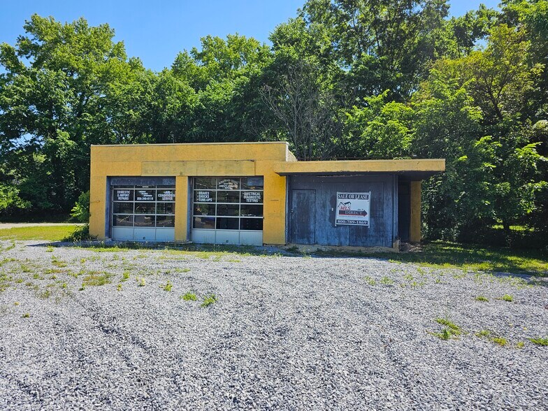 Primary Photo Of 1705 Burnt Mill Rd, Voorhees Service Station For Sale