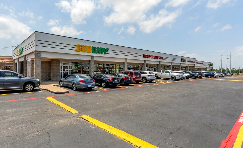 Primary Photo Of 1050 N Westmoreland Rd, Dallas Unknown For Lease