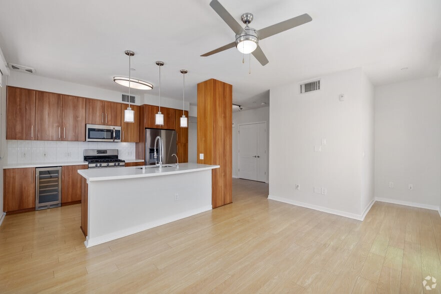 More Photos Of 1980 Kettner Blvd, San Diego Apartments For Lease