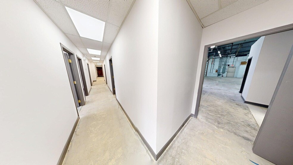 More Photos Of 271-285 E Helen Rd, Palatine Light Distribution For Sale