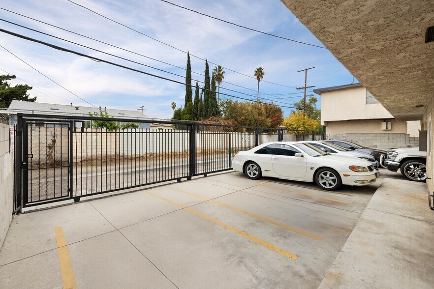 More Photos Of 14245 Roscoe Blvd, Van Nuys Apartments For Sale