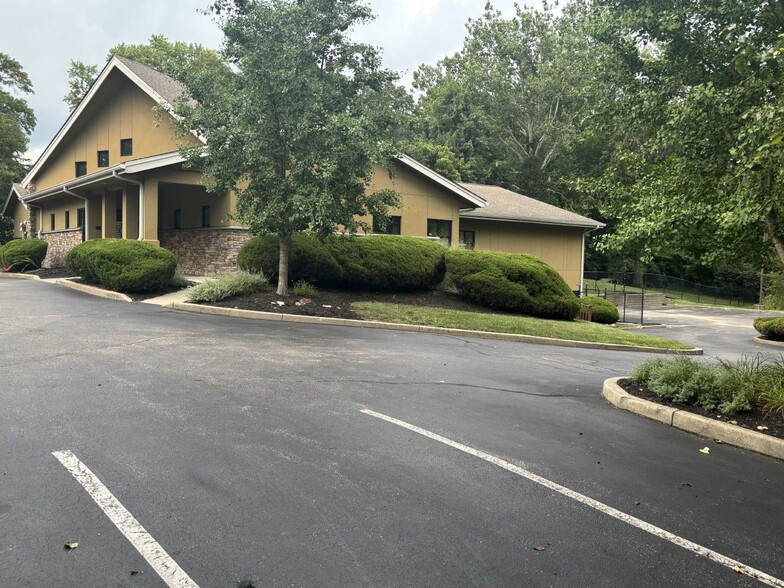 More Photos Of 11734 Conrey Rd, Cincinnati Veterinarian Kennel For Sale