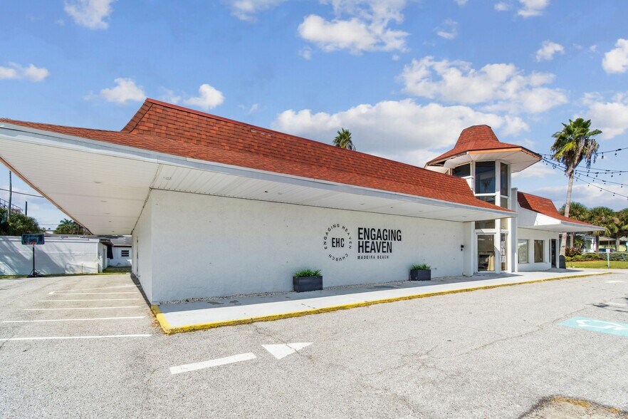 More Photos Of 50 153rd Ave, Madeira Beach Freestanding For Sale