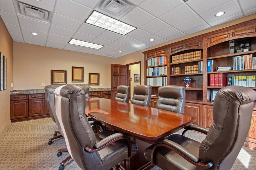More Photos Of 225 Cedardale Dr SE, Owatonna Office For Sale