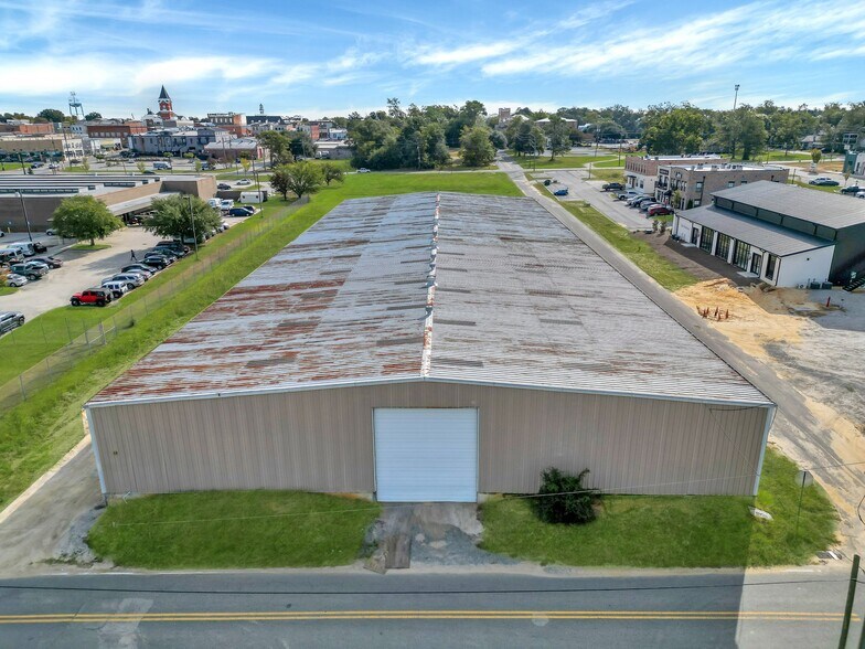 More Photos Of 40 W Cherry St, Statesboro Warehouse For Lease