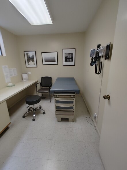 More Photos Of 1842 Noriega St, San Francisco Storefront Retail Office For Lease