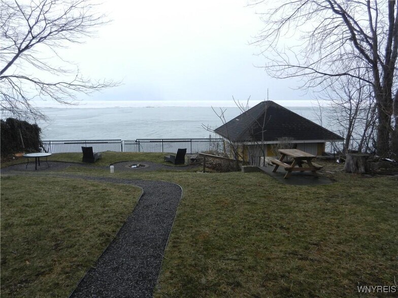 More Photos Of 4904 Lake Shore Rd, Hamburg Office Residential For Sale