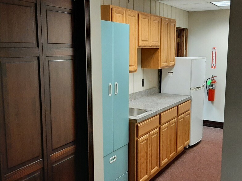 More Photos Of 2 Crane Park Dr, Wilbraham Medical For Lease