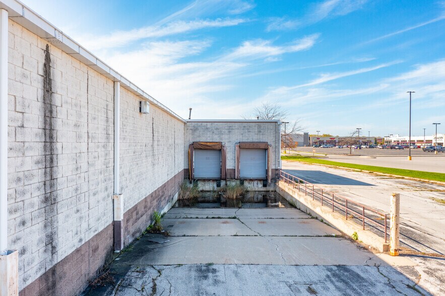 More Photos Of 2800 Tittabawassee Rd, Saginaw Freestanding For Lease