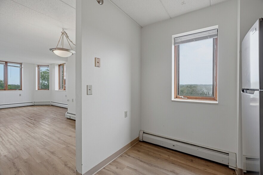 More Photos Of 985 Ivy Ave E, Saint Paul Apartments For Sale