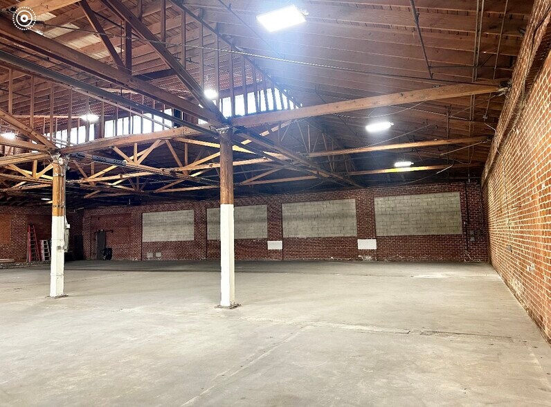 More Photos Of 2823 E 11th St, Los Angeles Manufacturing For Lease