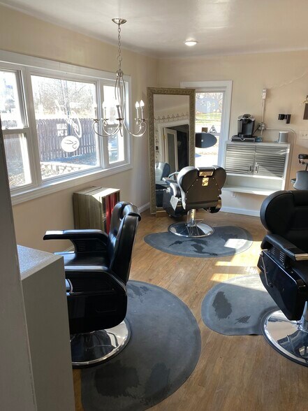 More Photos Of 565 S Meridian Rd, Youngstown Freestanding For Sale