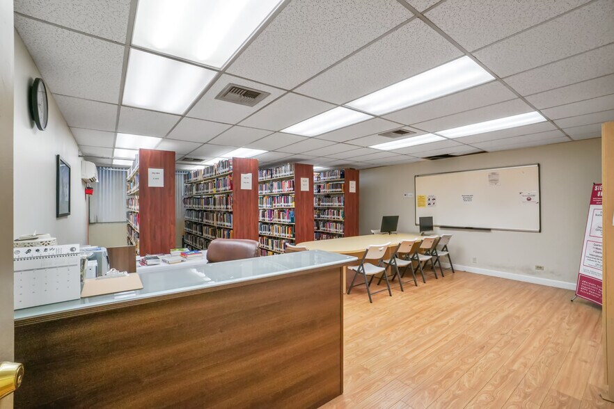 More Photos Of 1818 S Western Ave, Los Angeles Office For Lease