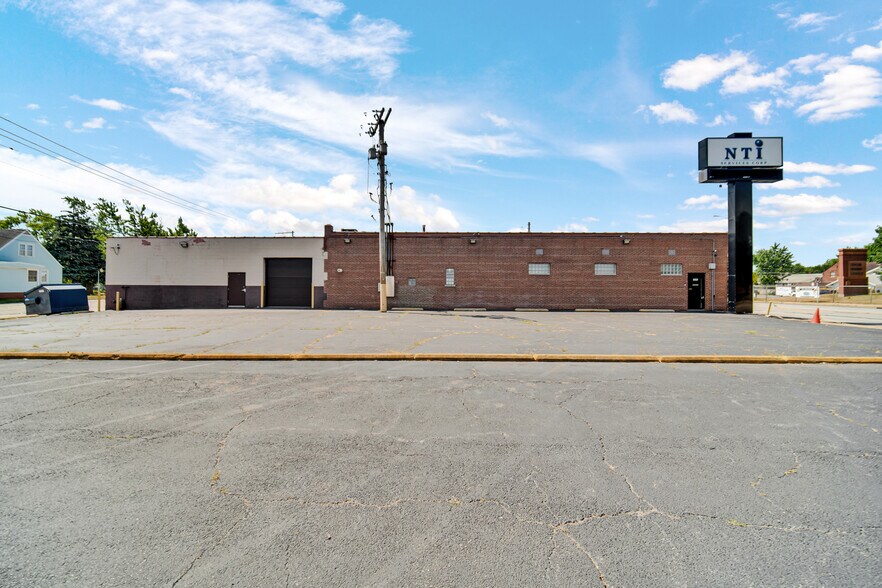 More Photos Of 7045 Calumet Ave, Hammond Light Distribution For Sale