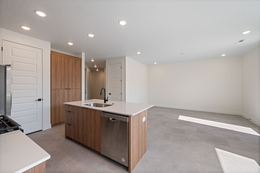 More Photos Of 1935 W 250 S, Hurricane Apartments For Sale