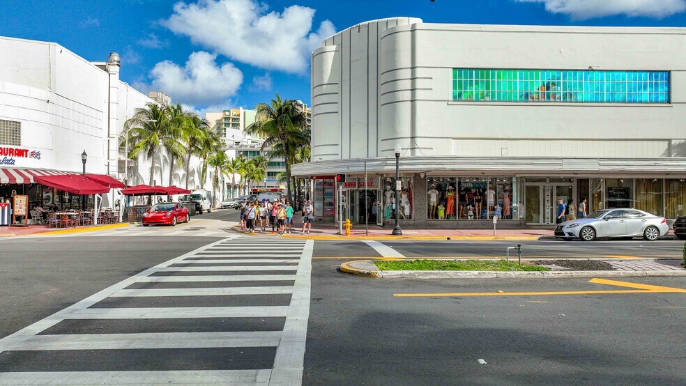 More Photos Of 220 Espanola Way, Miami Beach Storefront For Sale