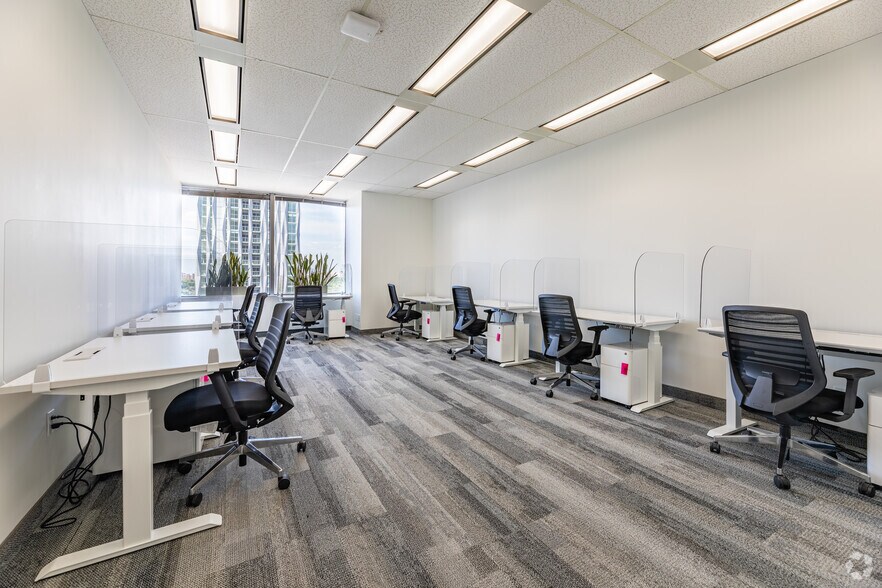 More Photos Of 2 Bloor St W, Toronto Office For Lease