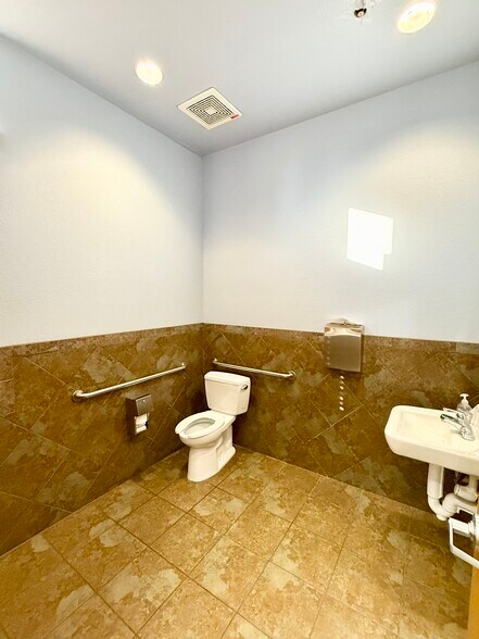 More Photos Of 725 W Elliot Rd, Gilbert Medical For Lease