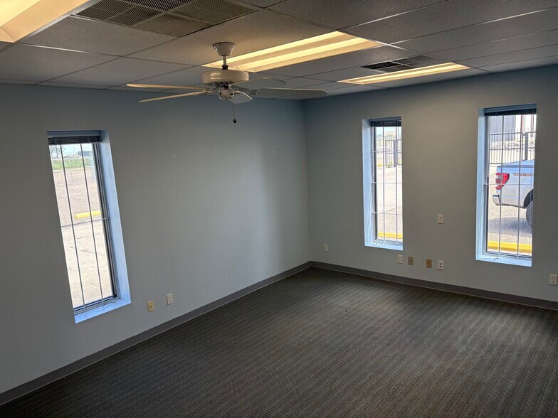 More Photos Of 1402 Holly Rd, Corpus Christi Truck Terminal For Lease