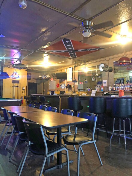 More Photos Of 111 Cypress st, Essex Bar For Sale