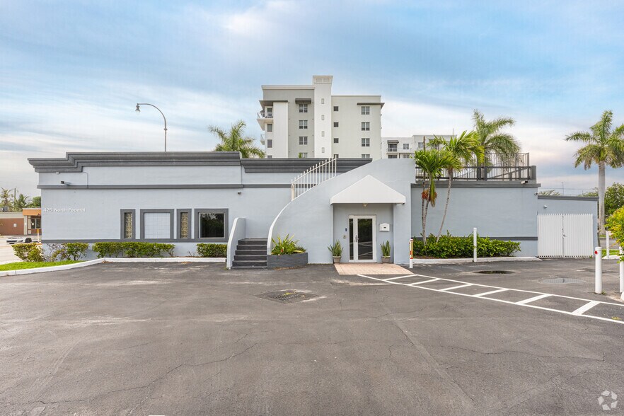 Primary Photo Of 425 N Federal Hwy, Hallandale Beach Medical For Lease