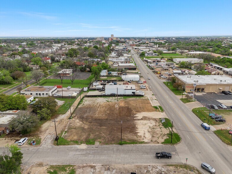 More Photos Of 2215 Franklin Ave, Waco Land For Lease
