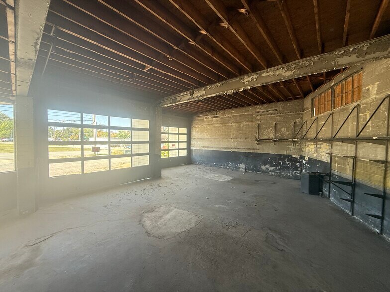 More Photos Of 8139 Metcalf Ave, Overland Park Service Station For Sale