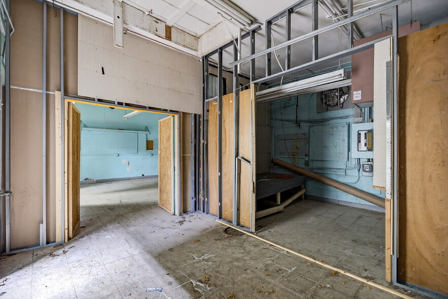 More Photos Of 4127-4141 Mayfield Rd, South Euclid Office For Sale