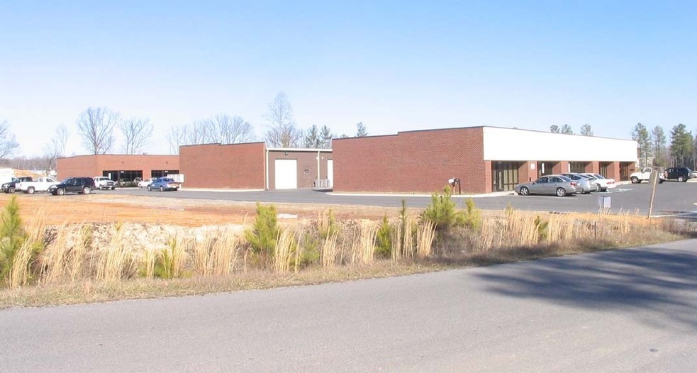 More Photos Of 2412 Granite Ridge Rd, Rockville Flex For Lease