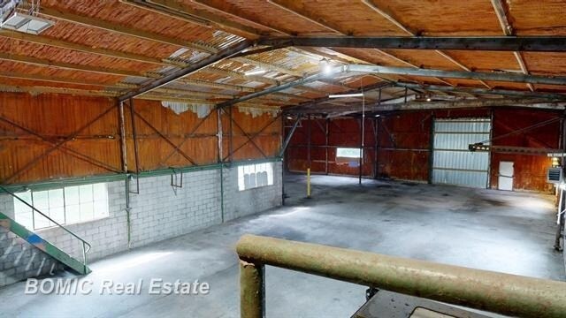 More Photos Of 9010 Dixie Hwy, Birch Run Warehouse For Lease