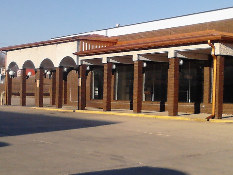 More Photos Of 13 Old Capitol Mall, Vandalia Storefront Retail Office For Sale