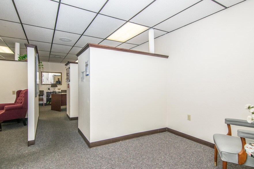 More Photos Of 13080 S Belcher Rd, Largo Office For Lease