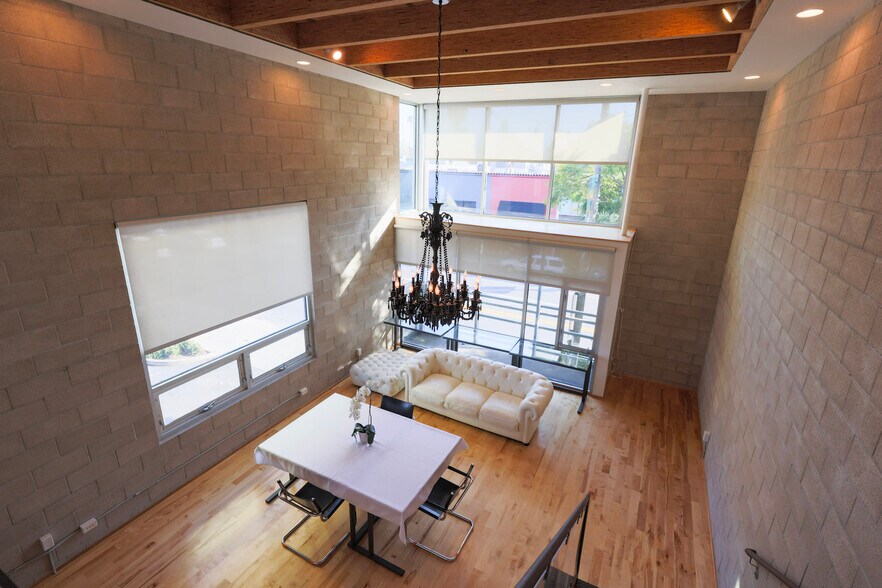 More Photos Of 6615-6621 Melrose Ave, Los Angeles Loft Creative Space For Lease