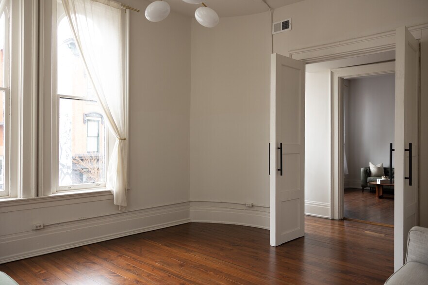 More Photos Of 401-403 Scott Blvd, Covington Storefront Retail Residential For Lease