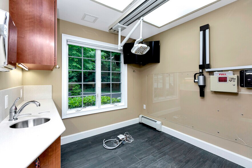 More Photos Of 126 Gnarled Hollow Rd, Setauket Office Residential For Sale