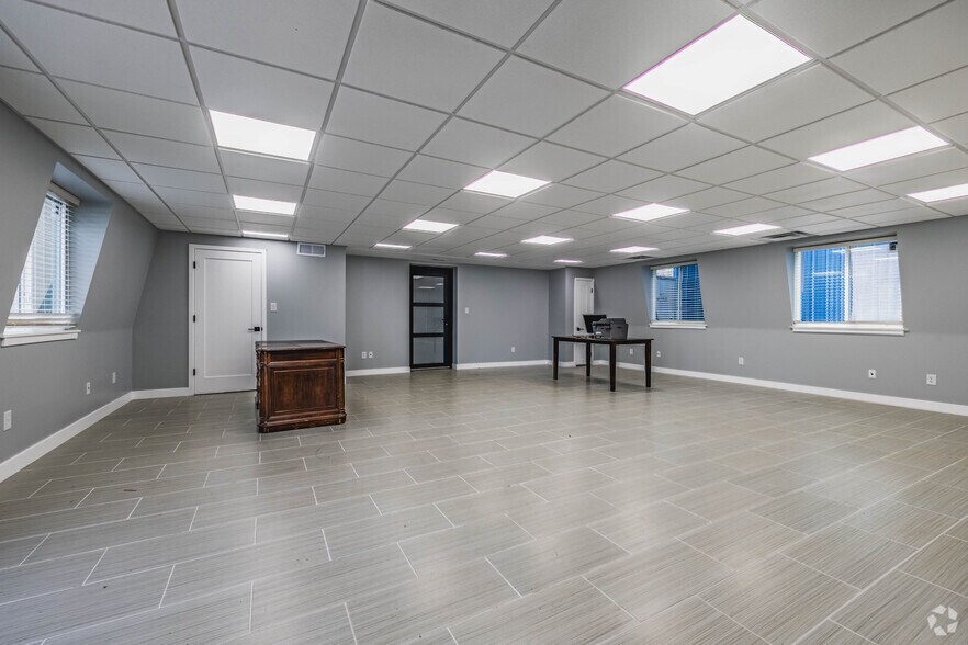 More Photos Of 7660 W 3rd St, Dayton Manufacturing For Lease