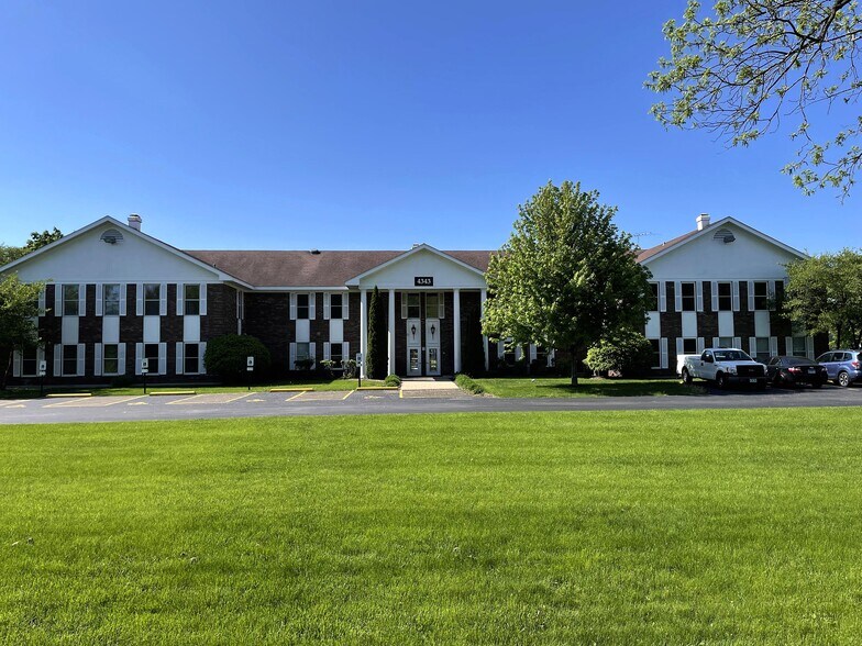 More Photos Of 4343 Old Grand Ave, Gurnee Medical For Lease