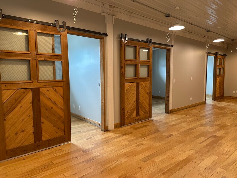 More Photos Of 9130 Otis Ave, Indianapolis Flex For Lease