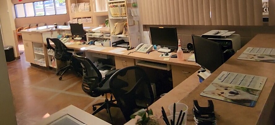 More Photos Of 4111 N 36th St, Phoenix Veterinarian Kennel For Sale