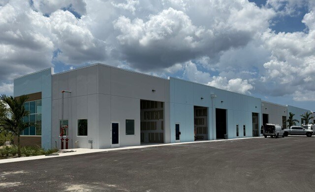 More Photos Of 1520-1526 SW 9th Pl, Cape Coral Mixed Retail For Sale