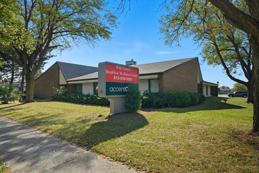Primary Photo Of 2450 Glenwood Ave, Joliet Medical For Lease