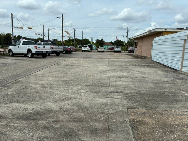 More Photos Of 5902 Spencer Hwy, Pasadena Auto Dealership For Lease