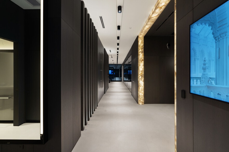 More Photos Of 1406 Pemberton Ave, North Vancouver Storefront For Sale